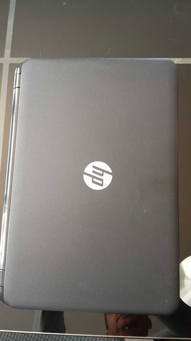 Продавам лаптоп НР с чисто нова батерияя