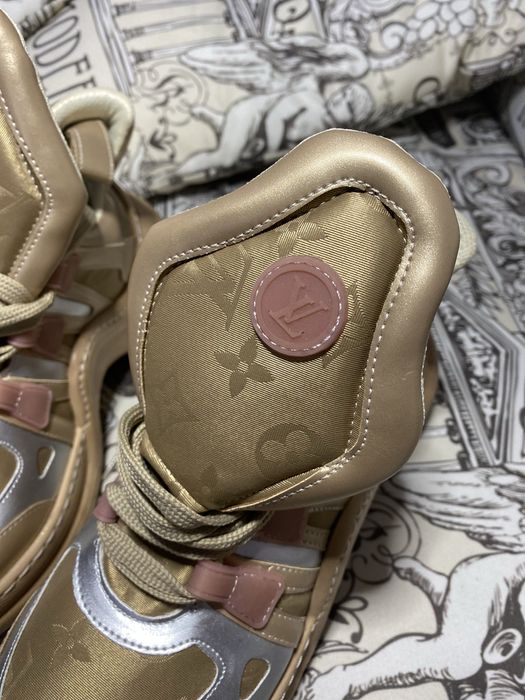 Кецове moschino и LV