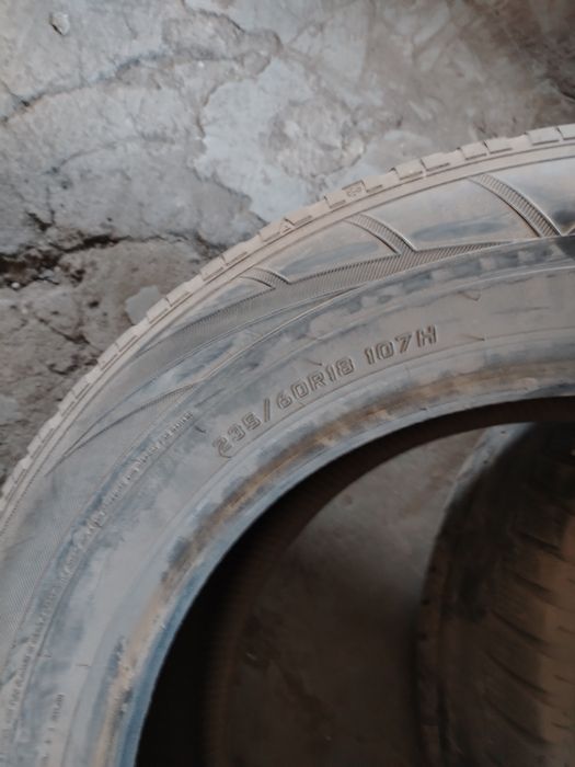 Продам пару баллонов 235 /60 р18