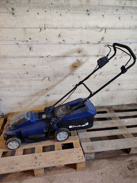 Mașina de tuns iarba electrică