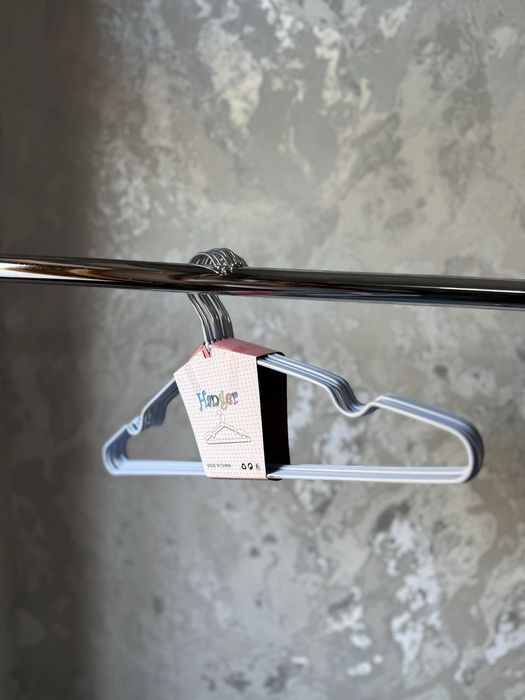 Geliviy qoplamali metall veshilka - mustahkam va qulay ilgich vishilka