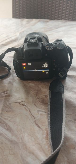 an stare forte buna 
camera foto FUJIFILM 
FINEPIX HSBO EXR
FINEPIX HS