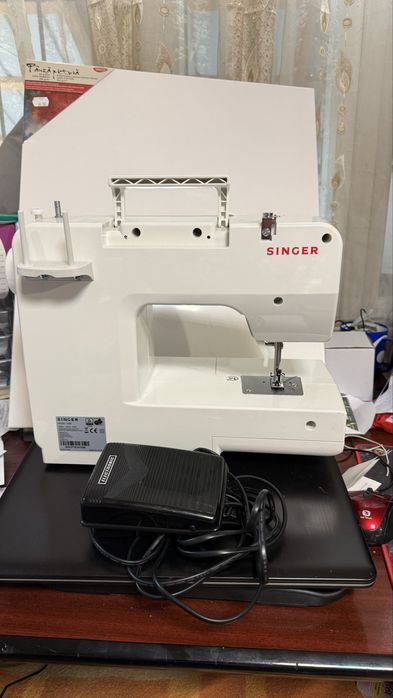 Vand masina de cusut SINGER model 1408-70W