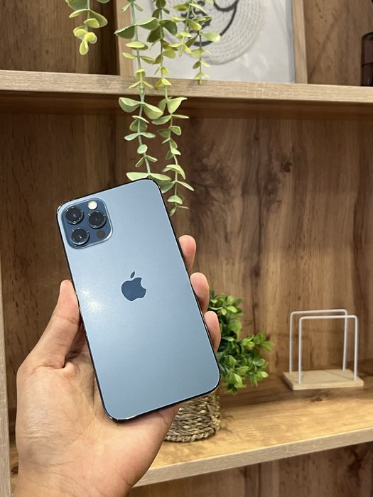 Телефон iPhone 12 Pro