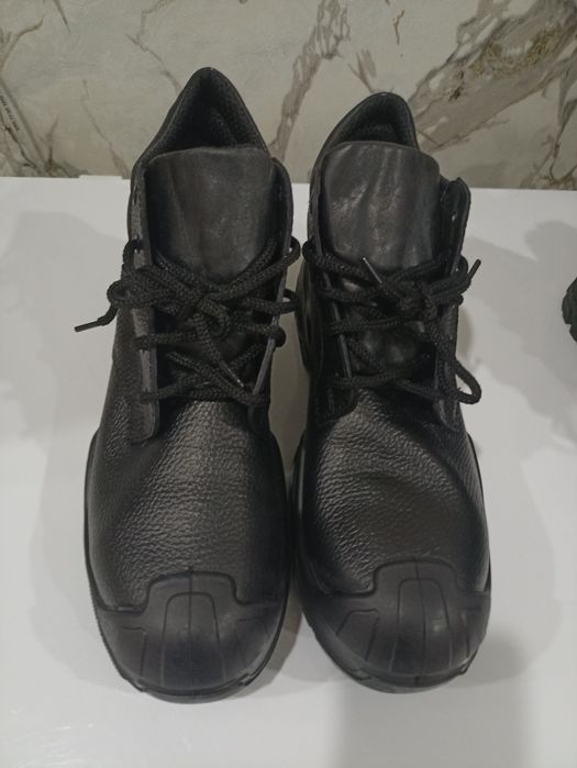 Продаю рабочии ботинки