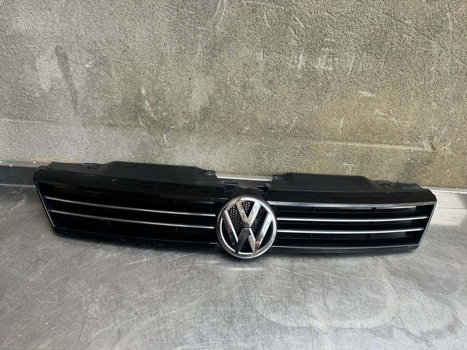 Grila radiator Vw Jetta 5C an 2011-2014 cod 5C6853655A