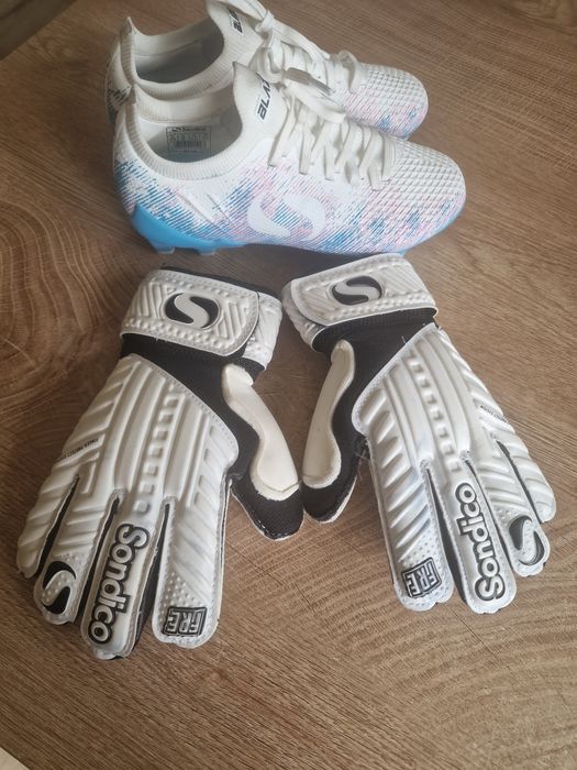 Детски бутонки Sondico Blaze Junior FG Football Boots и Врата. ръкавиц