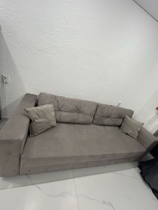 Продам диван ,в использовании меньше месяца