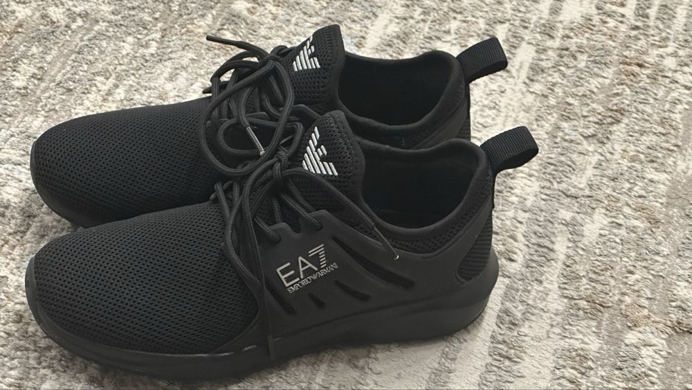 Продается кроссовки от EA7 38 размер