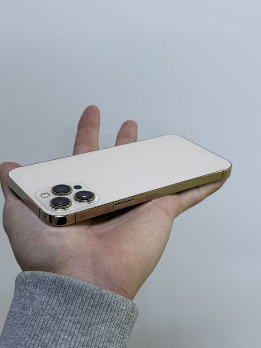 iPhone 12 Pro Max 128GB в отличном состоянии!