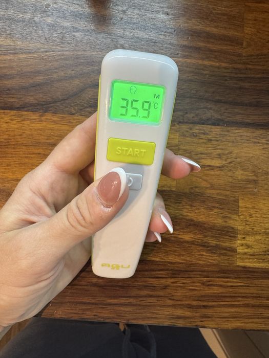 Безконтактен инфрачервен термометър AGU Giraffe