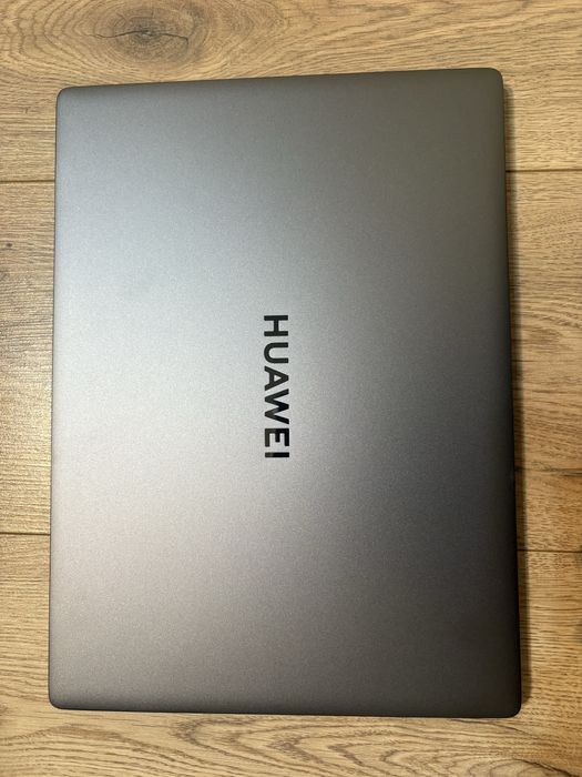 Продам ноутбук, пользовалась девушка.