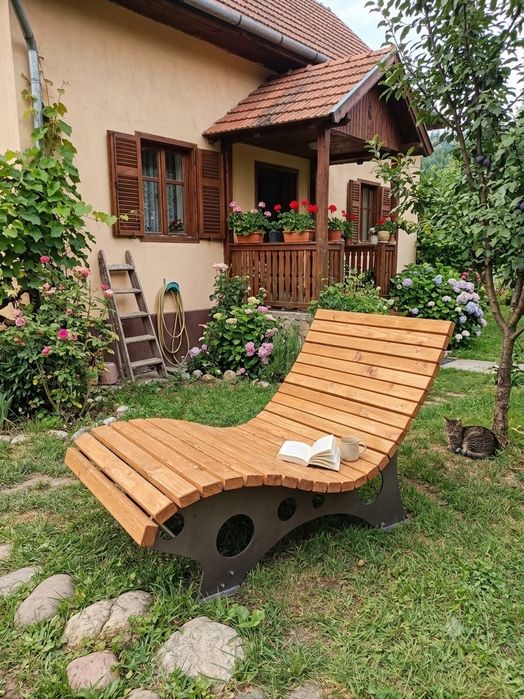 Șezlong fabricat din lemn