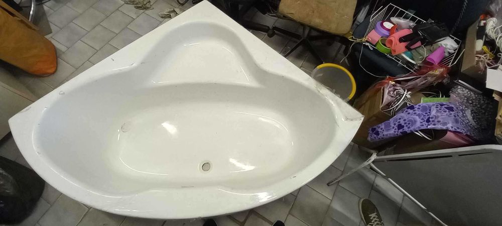 Акрилна ъглова вана .Размер:	120 x 120 x 41 см I 140 л