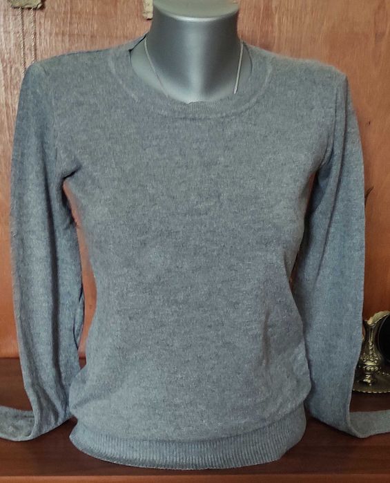 Фино мохерно поло и много зимни блузи по 5 € една.