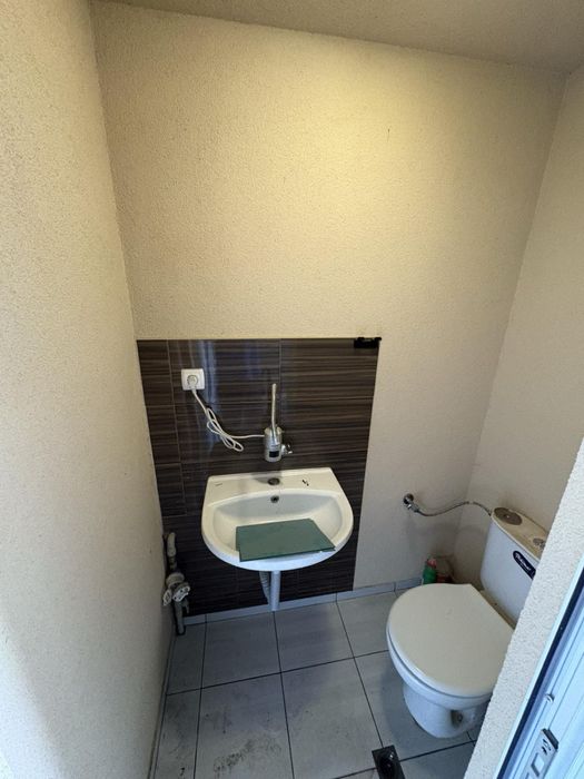 Дава се под наем Гараж / Паркомясто в Шумен, Тракия - 20 кв.м за 153 € - Снимка #3