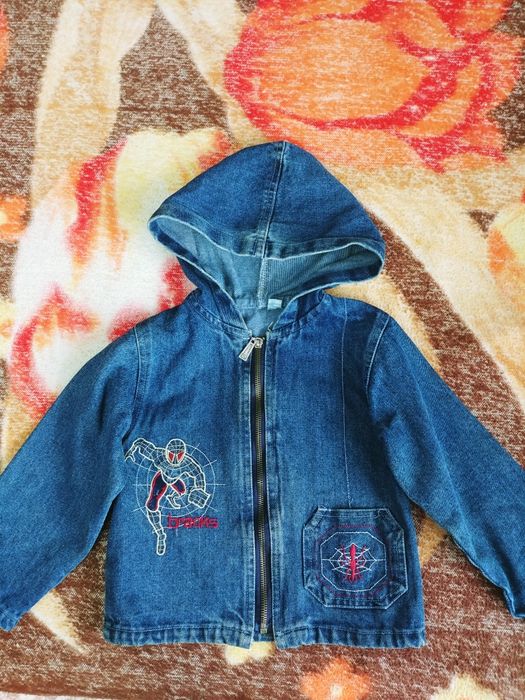 Продаю джинсовую курточку на мальчика