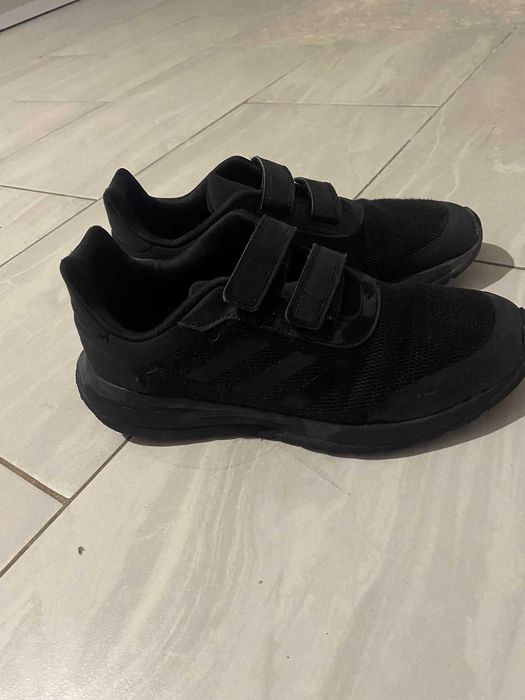 Adidași adidas în perfecta stare