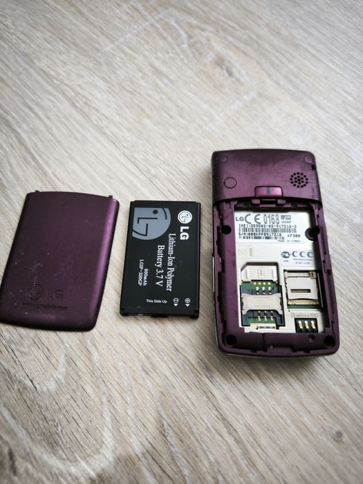 LG KF300 мобильный телефон
