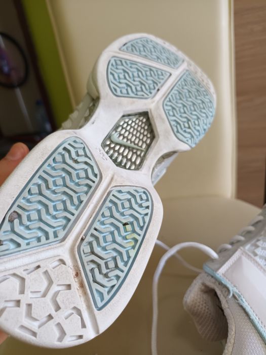 Adidași nike nr 40,5 în stare impecabilă preț 90 lei .comanda pe olx ieftin și sigur în jur de10  lei
