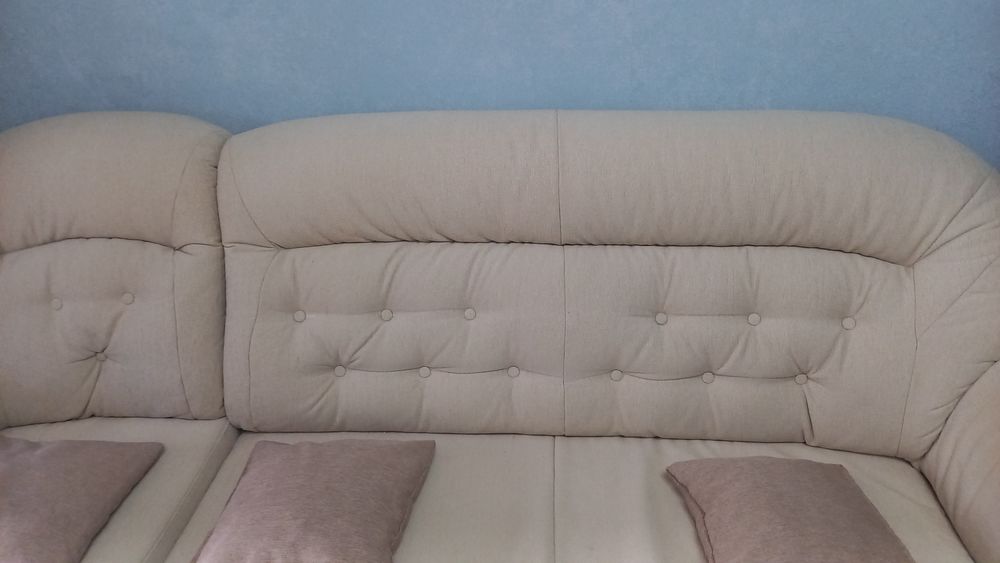 Продам угловой диван с креслом