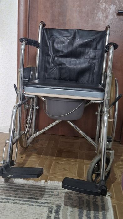 Инвалидная коляска с горшком