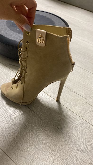 Продавам обувки с висок ток