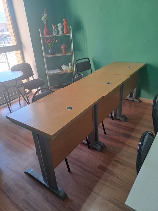 Парты столы в хорошем состоянии