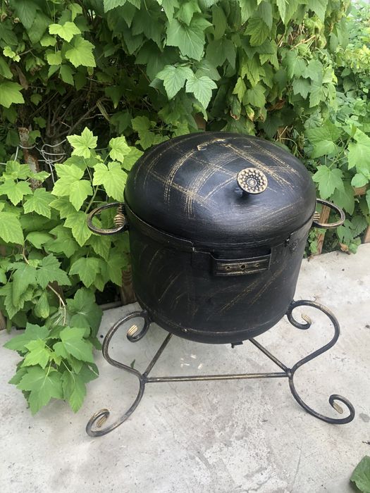 Продам мангал со столиком и барбекю.