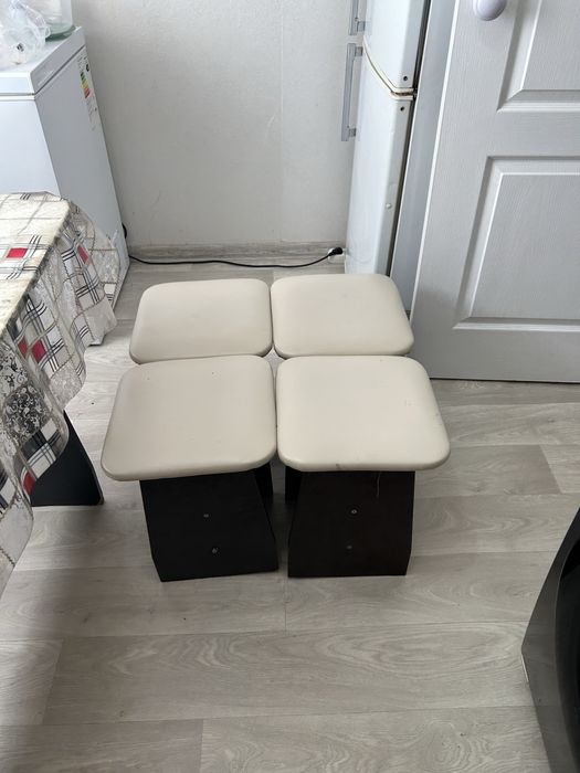 Продам 4 стулья в комплекте