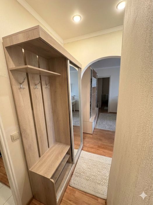 Продаю прихожий шкаф