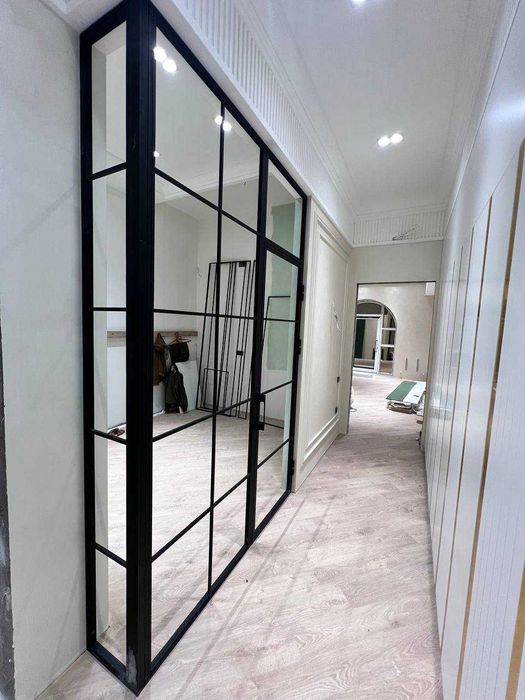 Стеклянные перегородки и двери в стиле лофт