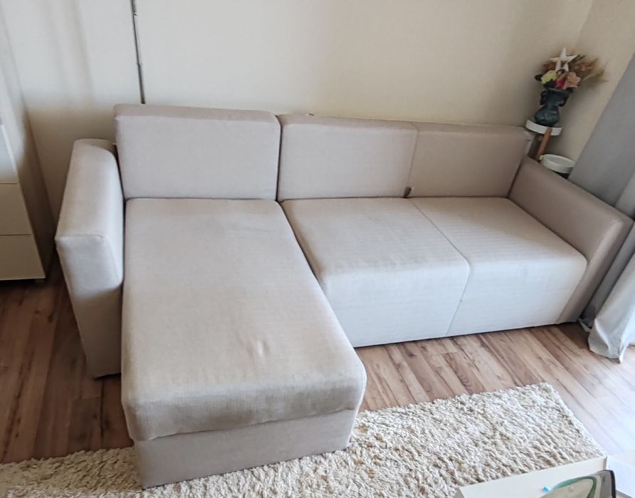 Colțar extensibil crem cu două lăzi de depozitare – stare foarte bună