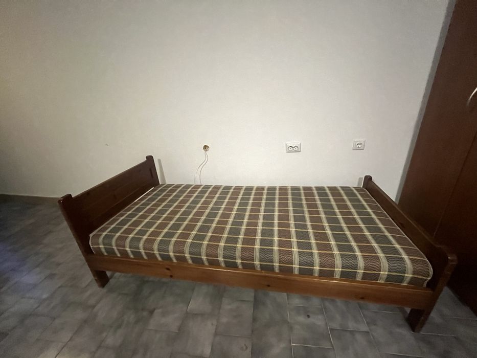 легло с матрак 25 евро