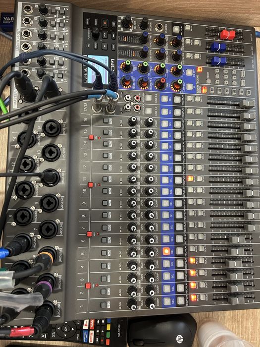 Vând mixer zoom live track L20