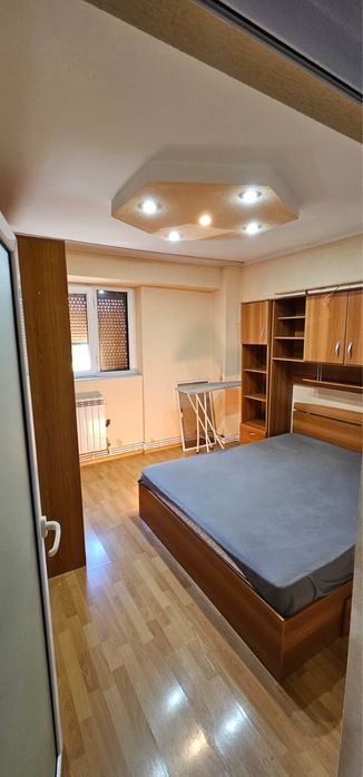 Inchiriez apartament cu doua camere decomandate Micro 21,etaj 2/4,mobilat si utilat