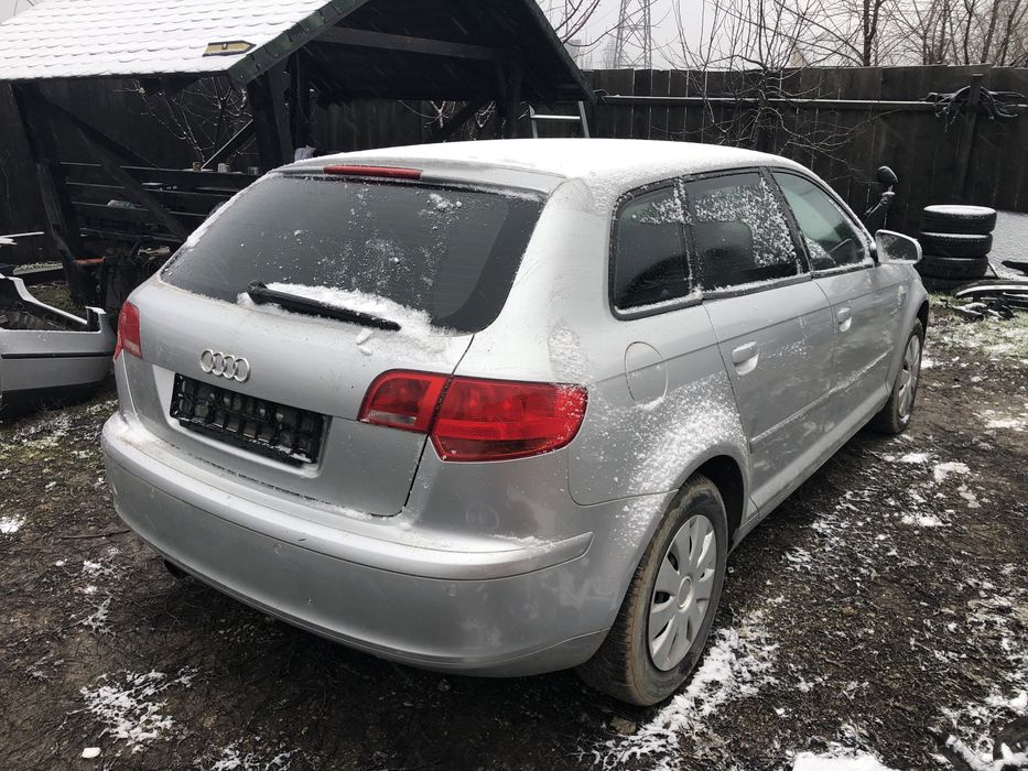 Usa portiera dreapta alb Skoda Octavia 2 facelift 1.6 BSE oglinda 2010