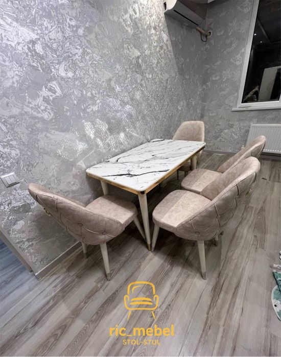 Zal  va oshxona kafelar uchun mojalangan stol stul