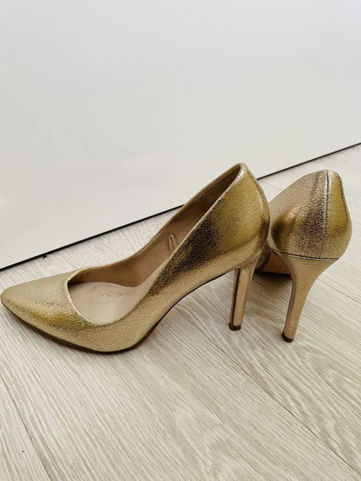 Vând pantofi cu toc Bershka