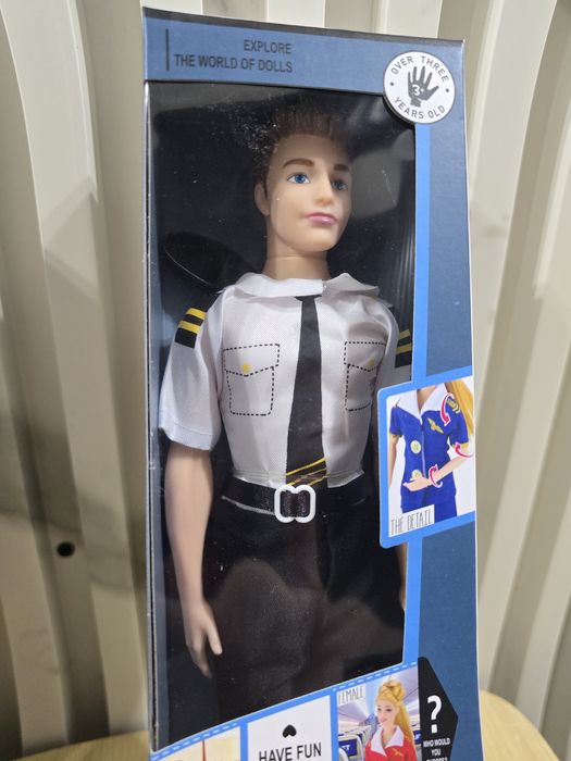 Кукли с професии военен,лекар,пилот и готвач!