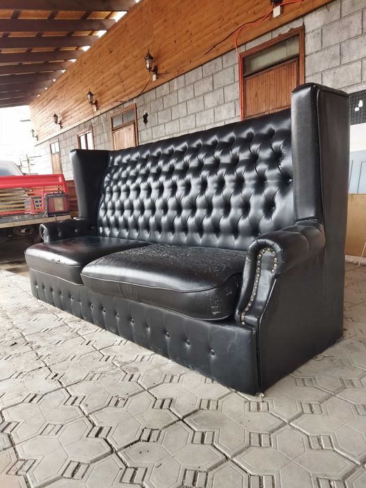 Диван честер, состояние среднее.