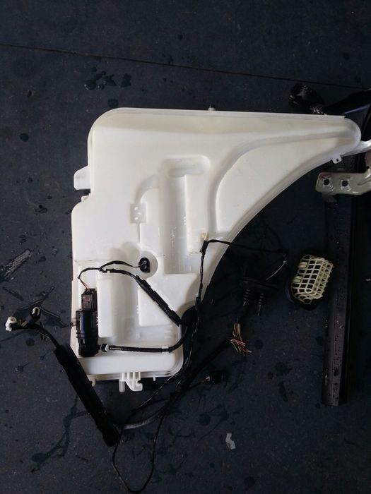 VAS lichid  Rezervor Spalator parbriz  bmw f30 bmw seria 3