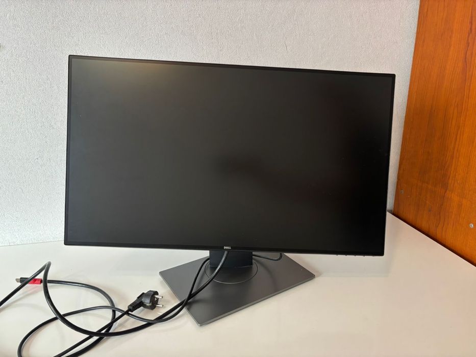 Монитор UltraSharp InfinityEdge