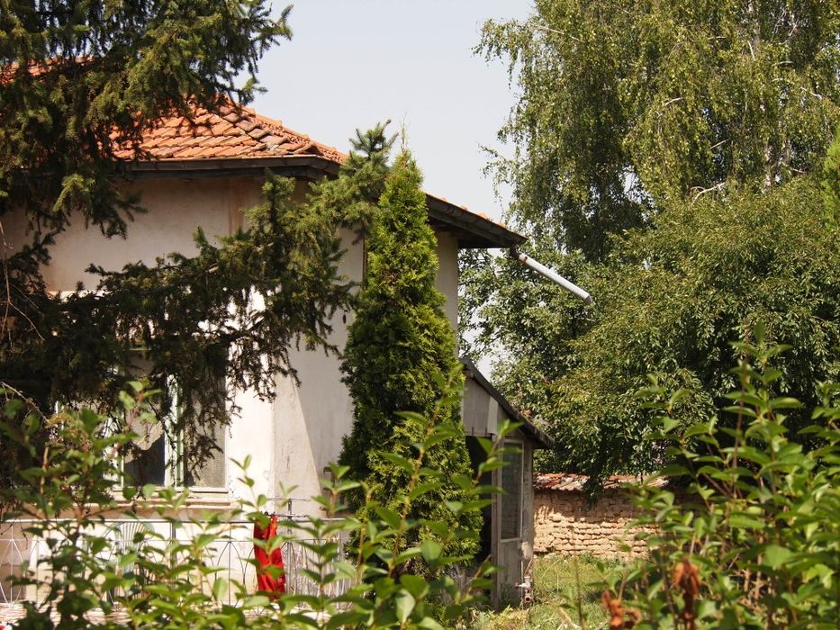 Къща в центъра на с. Лесново