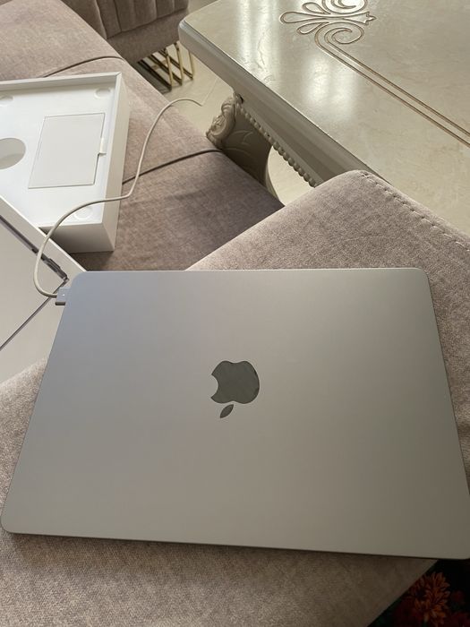 Macbook air m2 2022 ideal 8/256 silver 98%