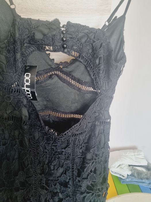 Черна дантелена рокля