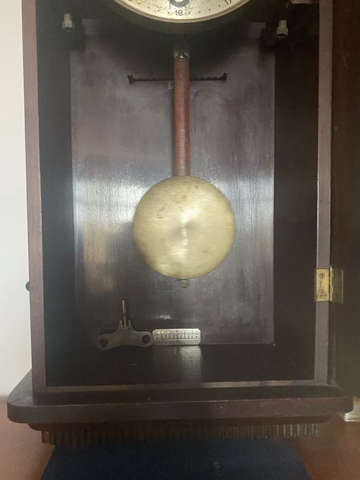 Ceas  de perete cu cheie