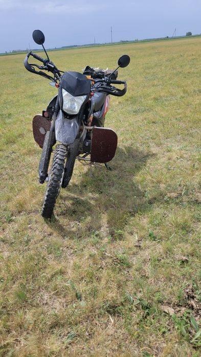 Продам мотоцикл эндуро 250 кубов