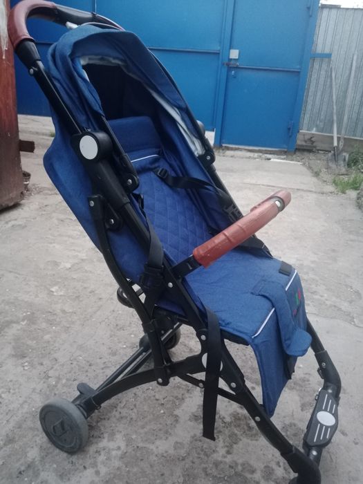 Продам прогулочную коляску