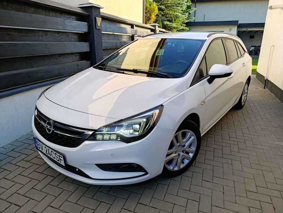 Opel Astra K 1.6cdti-2017-faruri inteligente IntelliLUX MATRIX -volan și scaune cu incalzire-Lane assist-Sign assist-Front assist-navigatie mare-